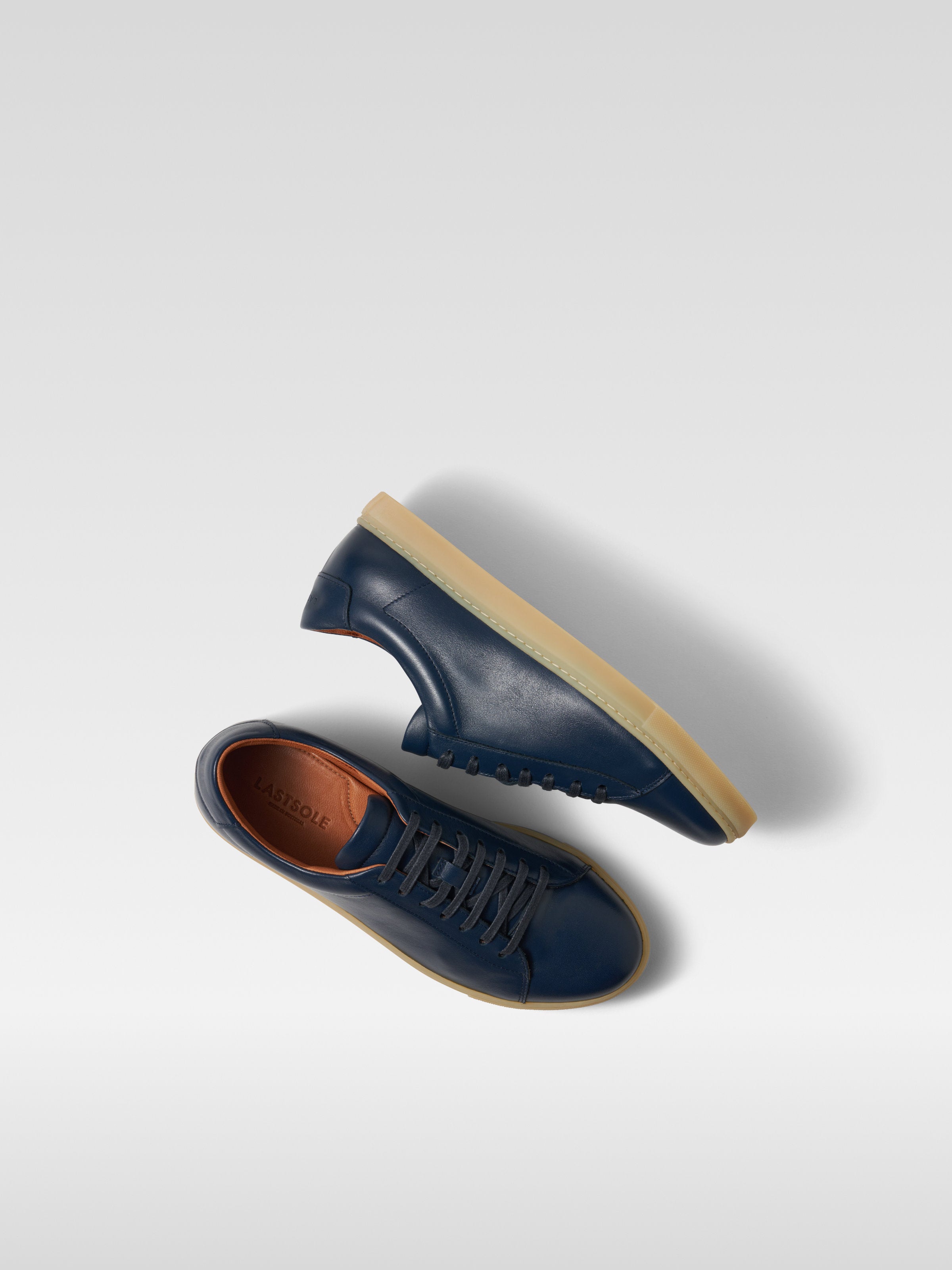 Navy leather sneakers in gum sole for men